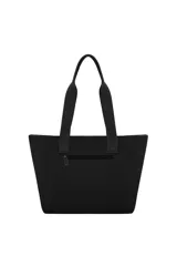 Cartera tipo tote de Las Oreiro, color negro, con tiras fijas, bolsillo frontal con cierre y detalle de logo de labios metálico en la parte inferior.