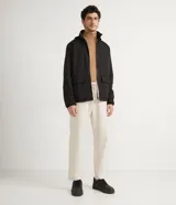 Buzo de corte slim con cuello alto y mangas largas, confeccionado en tejido de punto liso.