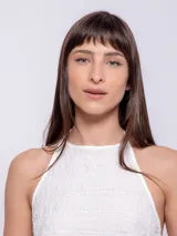 Top sin mangas color verde claro, con cuello halter y espalda baja.