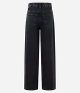 Pantalón wide leg jeans negro con cintura alta, bolsillos delanteros y traseros, cierre con botón y cremallera, y ruedo deshilachado.
