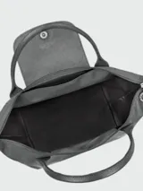 Cartera de mano modelo Le Pliage One tamaño S, confeccionada en nylon negro con detalles en cuero. Presenta cierre superior con solapa y botón a presión característico de la marca.