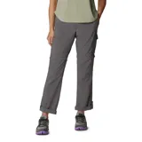 Pantalón convertible de trekking marca Columbia, modelo Silver Ridge Utility Trail, en color gris. Cuenta con diseño de perneras desmontables mediante cremallera para convertirlo en short, bolsillos laterales, bolsillo cargo y protección solar.