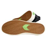 Championes de skate Cariuma Catiba Pro, color negro con logo blanco y suela color crema.