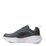 Championes urbanos Umbro modelo Dash, color gris con detalles en negro y acentos en turquesa. Presentan una suela de plataforma blanca y el logo de la marca en el lateral y la lengüeta.