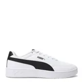 Championes Puma modelo Court Classic Clean, de diseño urbano inspirado en el baloncesto retro. Presentan un exterior de material sintético blanco con la icónica franja lateral de la marca en color negro. Cuentan con cierre de cordones, interior forrado y plantilla SoftFoam+ para mayor amortiguación.