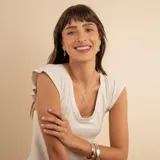 Esclava rígida de plata 925 con acabado satinado y diseño de cinta ancha.