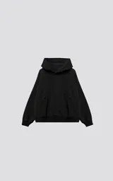 Hoodie oversize crop negro con capucha forrada, bolsillo canguro y bordado sutil en el pecho.