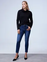 Jean skinny tiro alto de mezclilla azul oscuro con efecto lavado, corte ajustado y largo regular.
