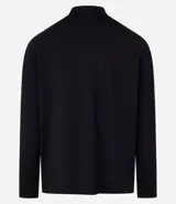 Remera deportiva térmica de manga larga color negro, con cuello alto y cremallera frontal. Presenta sisas raglán y recortes, sin estampado.