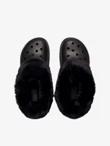 Zueco Crocs Crush negro con plataforma, forrado en piel sintética tipo shearling.