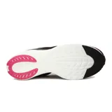 Championes deportivos Fila Pretender, color negro con detalles en fucsia y suela blanca.