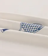 Remera deportiva de hombre color blanco, confeccionada en poliamida con tecnología dry de secado rápido, cuello redondo y mangas cortas. Cuenta con un pequeño estampado localizado en el pecho.