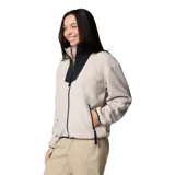 Campera de polar Columbia modelo Sequoia Grove, color beige con detalles en negro en el cuello y cierre frontal. Cuenta con bolsillos laterales con cierre, cuello alto y elásticos en puños y dobladillo.