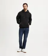 Buzo cerrado de fleece con capucha ajustable, manga larga con puños acanalados, bolsillo tipo canguro y cintura ajustada.