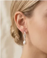 Caravanas colgantes de plata 925 con diseño de aro trenzado y perla de río natural en forma de gota.