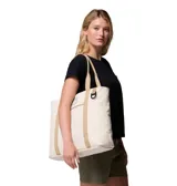 Bolso tipo tote bag Columbia modelo Cottonwood Creek, color blanco con asas y detalles en tostado. Cuenta con cierre superior con cremallera, bolsillo interior para botella, compartimento para accesorios, gran bolsillo frontal y forro interno estampado.