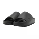 Ojotas Nike modelo Calm, de diseño minimalista y una sola pieza, color negro. Presentan una plantilla texturizada para mayor agarre y el logo de Nike sutilmente grabado en la parte superior y en la plantilla.