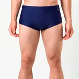 Sunga de natación Fila Basic para hombre, de color azul marino y diseño ajustado, con el logo de la marca estampado en el lateral.