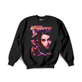 Buzo negro de cuello redondo con estampado gráfico frontal estilo vintage de la artista Maria Becerra en tonos violeta y naranja.