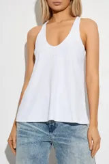 Top de tirantes Diesel modelo T-Ipsya-Lkds de color blanco, confeccionado en algodón elástico con textura acanalada. Presenta escote redondo profundo y logo Oval D bordado en el pecho.