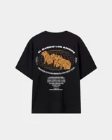 Remera negra de corte oversize con estampado gráfico en la espalda que incluye ilustraciones de carpinchos sobre una cuadrícula y texto descriptivo en color blanco y naranja.