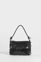 Cartera de mano de fiesta bordada con lentejuelas y canutillos negros, con manija corta y cierre superior.