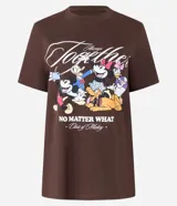 Remera marrón de algodón con cuello redondo y mangas cortas. Estampado frontal con Mickey Mouse, Donald, Goofy y Pluto, con la frase "Always Together No Matter What".