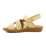 Sandalias planas de cuero en tonos marrones y mostaza, con tiras cruzadas en el empeine y tira ajustable en el talón.
