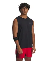 Musculosa deportiva Under Armour de color negro con cuello redondo, diseño sin mangas, aberturas laterales en el bajo y logotipo reflectante en el pecho.