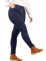 Pantalón de jean chupín azul oscuro, tiro alto y elástico.