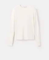 Remera de manga larga color blanco, con diseño entallado y cuello redondo.