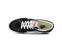 Zapatillas Vans Sk8-Low negras con detalles en blanco, de caña baja, fabricadas en ante y lona resistente, con puntera reforzada, cuello acolchado y suela waffle de goma.