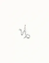 Charm del signo zodiacal Capricornio con diseño inspirado en un clavo, fabricado en aleación de metal bañado en plata.
