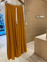 Pantalón de morley de algodón color ocre, de corte ancho y cintura elastizada con cordón.