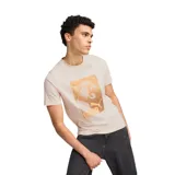 Remera de algodón color negro con cuello redondo y manga corta. Presenta un estampado gráfico frontal con la imagen de un puma en tonos amarillos y rojos, junto al logo de la marca.