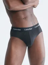 Pack de tres slips de algodón elástico con cintura elástica distintiva de la marca con el logo estampado. Diseño de talle medio y corte hip brief.