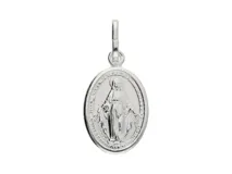 Dije de plata 925 con la imagen de la Virgen Milagrosa en forma ovalada.
