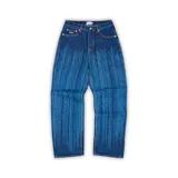 Pantalón de jean corte baggy en color azul oscuro con lavado degradado y estampado vertical de rayas y texto en toda la prenda.