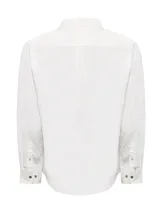Camisa de manga larga RKF modelo Galiton, color blanco, confeccionada en popelina de algodón orgánico. Presenta cuello camisero, cierre frontal con botones de madera, bolsillo en el pecho con logo bordado y mangas ajustables con botón.