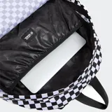 Mochila Vans Old Skool Check con estampado a cuadros blancos y negros. Tiene dos bolsillos, un organizador en el frente, un bolsillo interior deslizable, una funda para computadora portátil que se adapta a la mayoría de las computadoras portátiles de 15 pulgadas y un bolsillo para botella de agua.