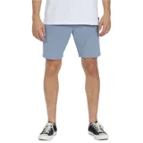 Short azul de largo medio con bolsillos laterales y traseros.