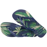 Ojotas Havaianas negras con estampado de hojas en blanco y gris.