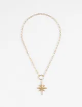Collar de acero quirúrgico dorado con cadena de eslabones y dije colgante desmontable en forma de estrella polar.