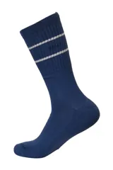Media deportiva de media caña en color azul, con diseño acanalado en la parte superior y dos franjas horizontales en tono claro. Cuenta con refuerzo en la planta.