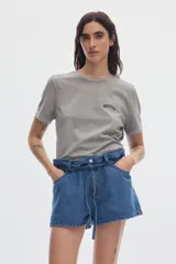 Short de denim azul con cintura fruncida y lazo ajustable, de ajuste relajado.