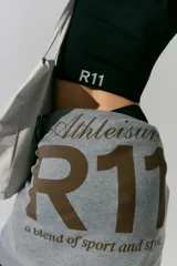 Top negro de morley con escote en V y mangas cortas.