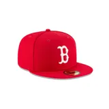 Gorro New Era 59Fifty color rojo con logo de los Boston Red Sox bordado en blanco.