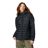 Campera técnica con capucha, color negro, con diseño acolchado y cierre frontal. Cuenta con tecnología termorreflectante, aislamiento sintético, bolsillos laterales con cierre y puños elásticos.