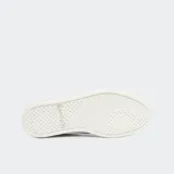 Championes Reebok Court Retro color verde agua con detalles en azul y suela blanca.