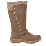 Bota marrón de caña alta con detalle de tejido trenzado en la parte superior, cierre lateral con cremallera, hebilla decorativa y suela de goma.